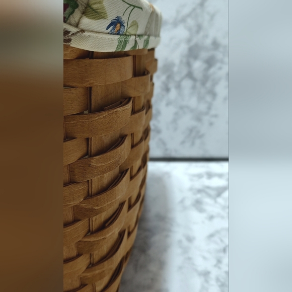 2006 Longaberger med wall pocket basket w/ plastic liner and fabric liner - Picture 5 of 15